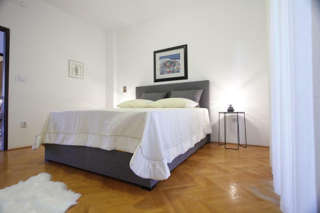 Apartmani Volga Petrcane Exteriör bild