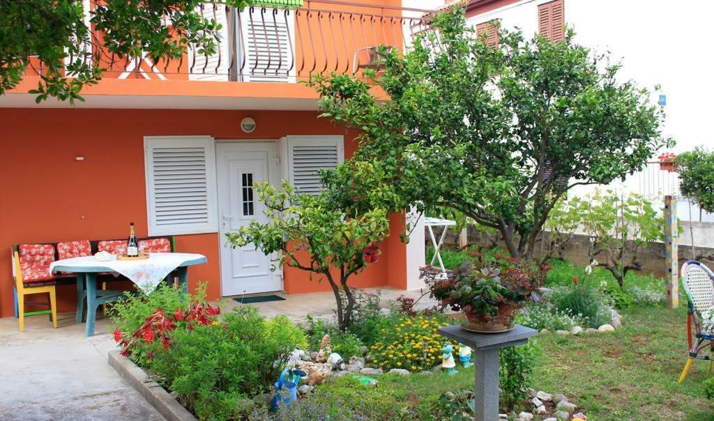 Apartmani Volga Petrcane Exteriör bild